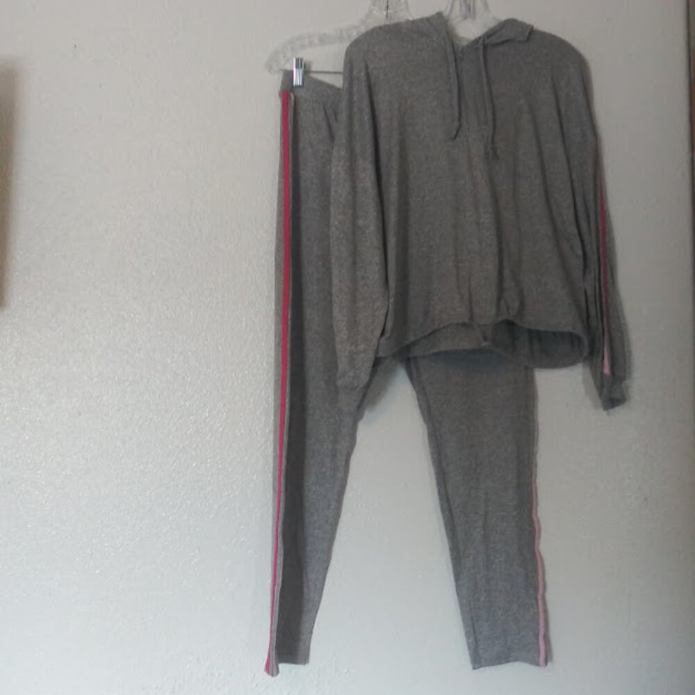 Jolie & Joy women's size 1X gray and pink jogger set
